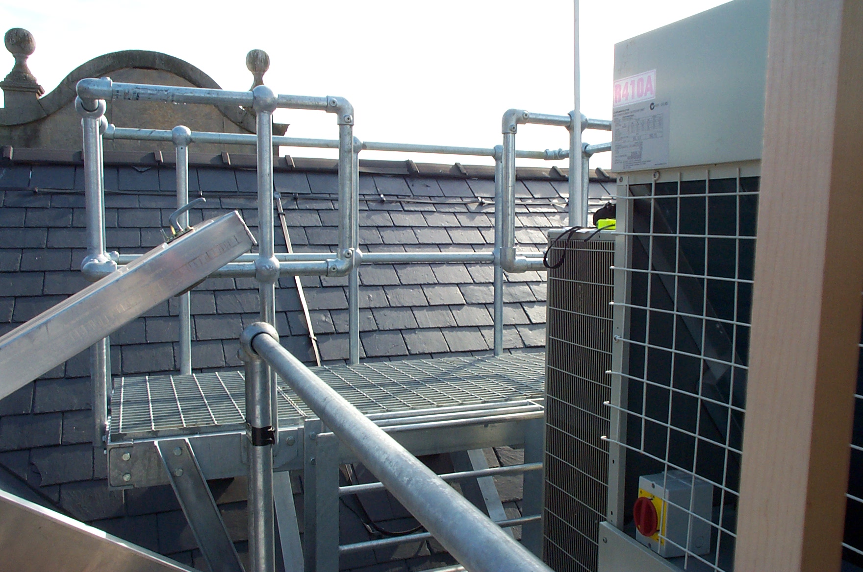 ROOF ACCESS WALKWAY ROOF ACCESS WALKWAY